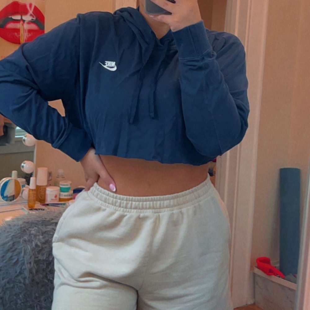 Nike Cropped Long Sleeve Hoodie